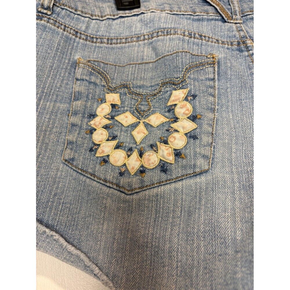 L.E.I. Ashley Low Rise Micro Mini Patchwork Cuffed Denim Shorts Size 11 Y2K - Picture 4 of 9